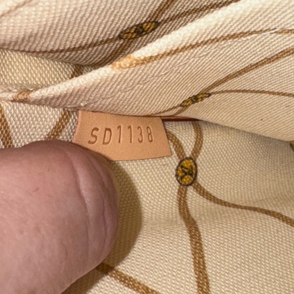 NWOT Authentic LTD Edition LV damier azur summer trunk neverfull pouch - Picture 7 of 13